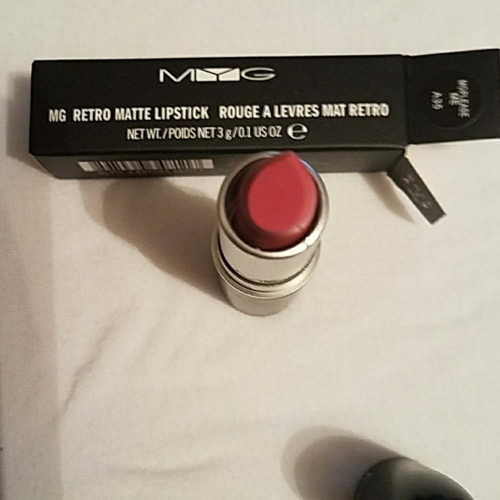 please me lipstick